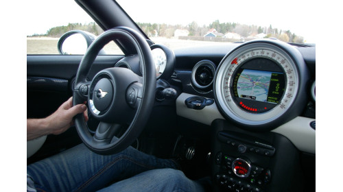 Gros plan sur l’autoradio mini visual boost